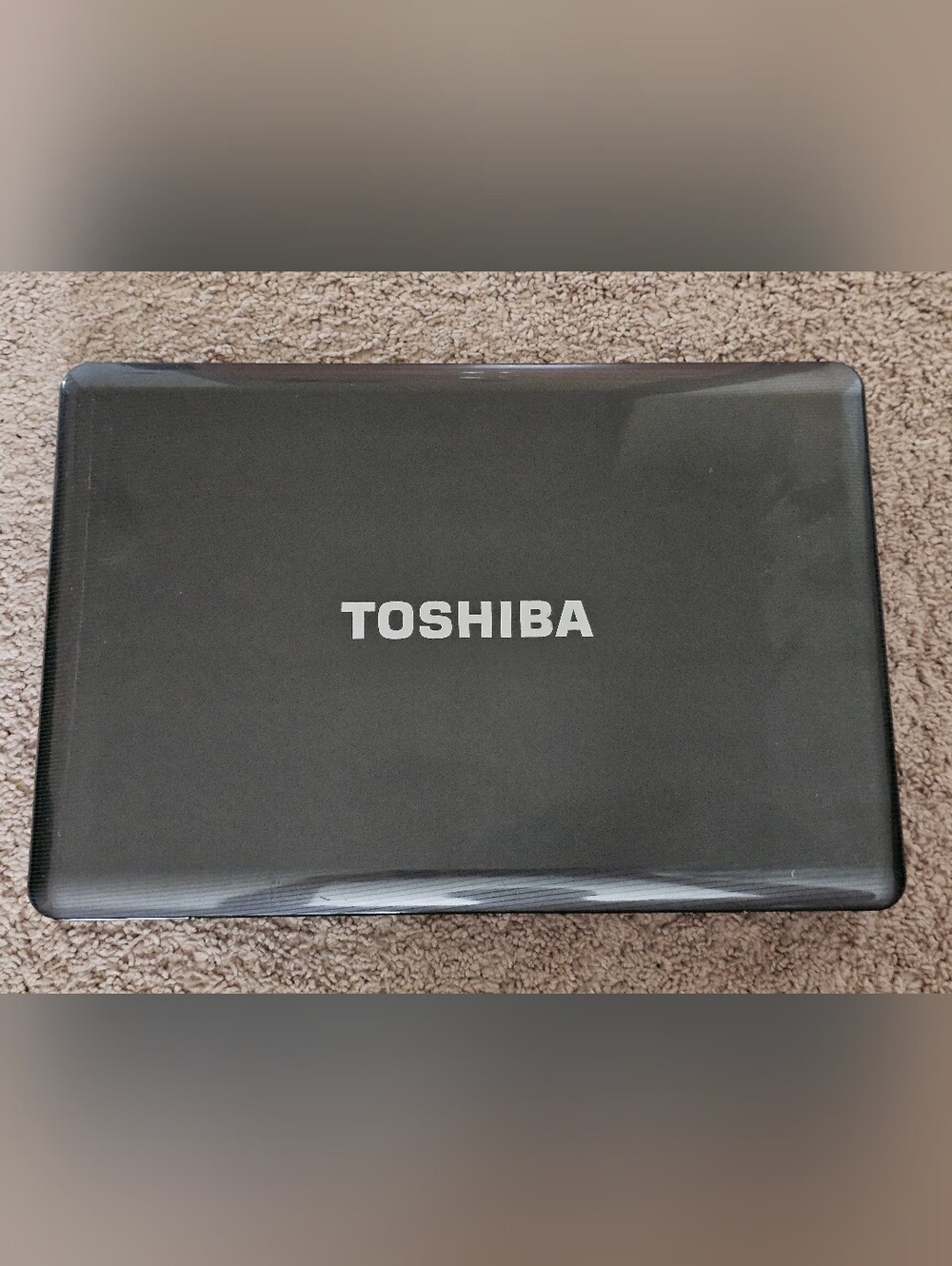 Toshiba Satellite Laptop PC L505D-ES5025 W/ Charger - No Display - Parts/Repair